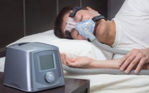 دستگاه CPAP از بسته شدن راه هوایی در حین استفاده جلوگیری می‌کند